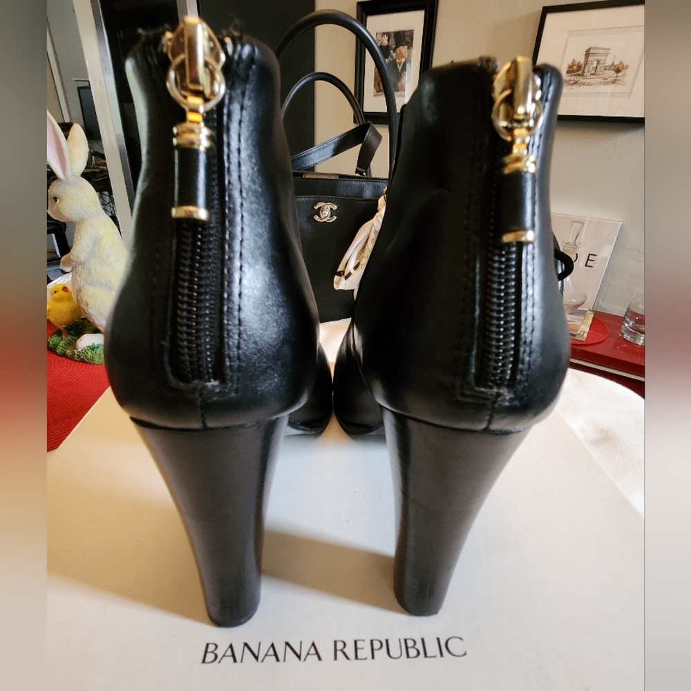 Banana Republic 3 3/4 High Heel Black Booties Sz 7.5